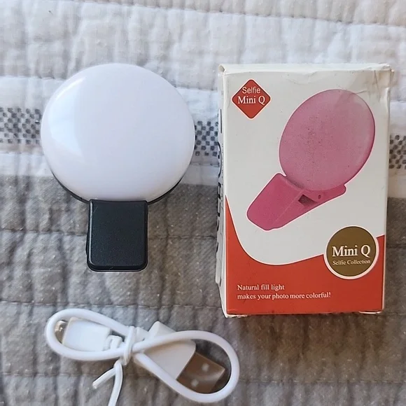 Free With Purchase Selfie Clip On Light - Picture 1 of 7